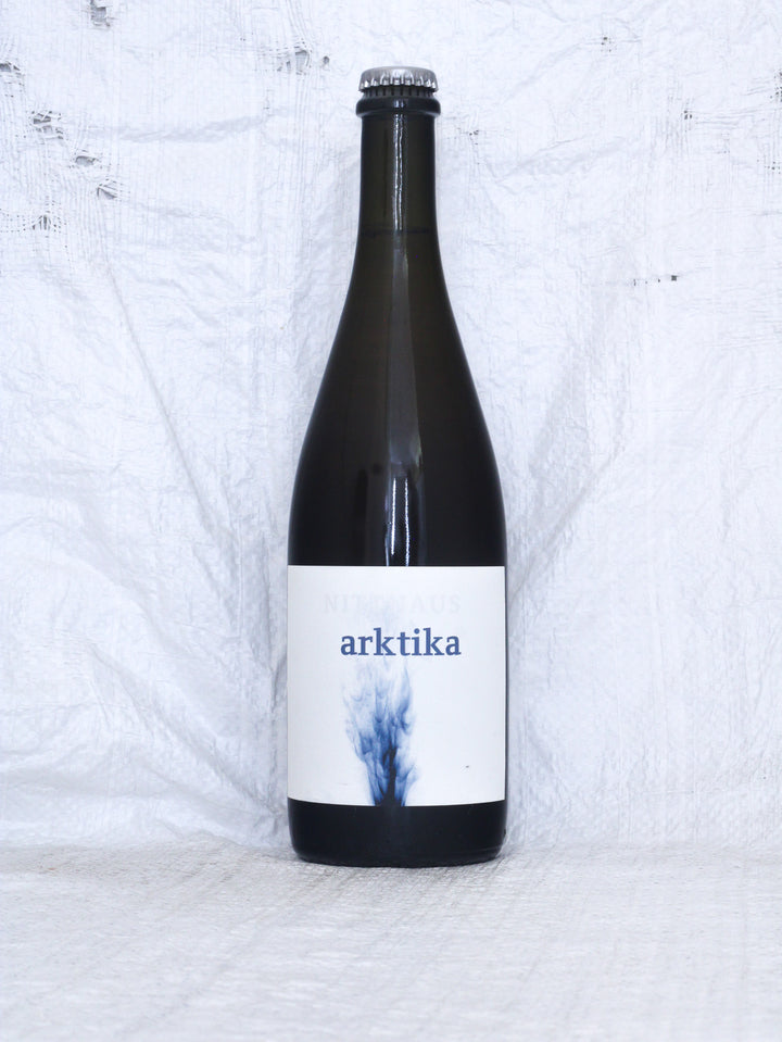 Arktika St. Laurent 2025 Bio Pet Nat von Martin, Andreas & Lydia Nittnaus aus Gols im Burgenland – Vorderansicht der Weinflasche.