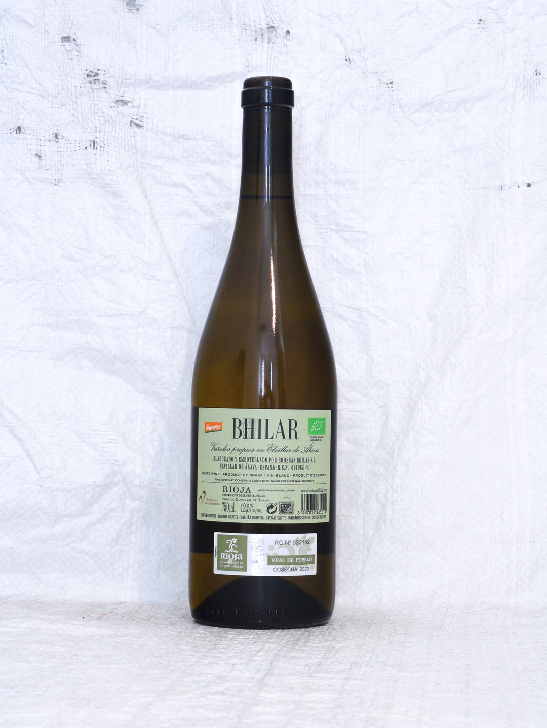 Rücketikett des Rioja Blanco 2023 von Bodegas Bhilar. Details zur Zertifizierung, Handlese, spontaner Gärung in Beton- und Edelstahltanks sowie Informationen zur nachhaltigen Arbeit von David Sampedro.