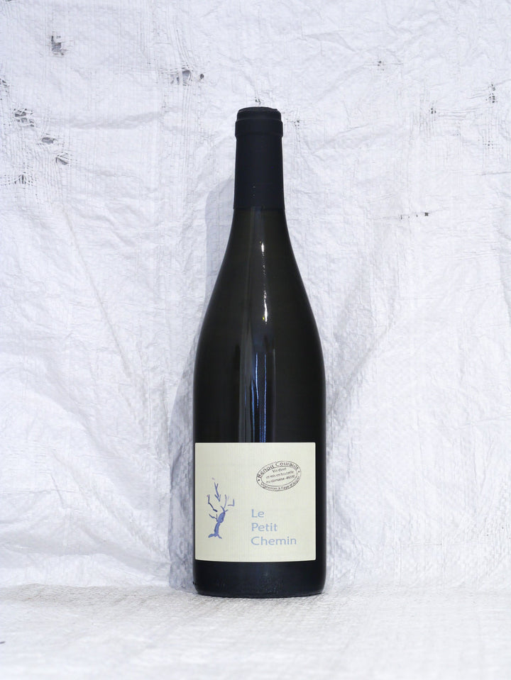 Vorderansicht der Flasche Benoît Courault Le Petit Chemin 2024. Ein feiner, lebendiger Chenin Blanc aus Faye-d'Anjou, Loire. Handlese, spontanvergoren und unfiltriert von einem Pionier der Naturweinszene.