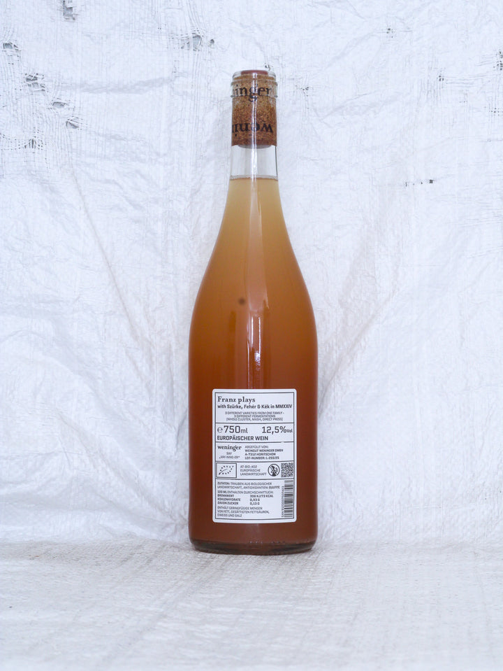 Rücketikett von Franz Weninger Szürke Fehér Kék 2024 Orange Wine mit Informationen zu Rebsorten, Ausbau und biodynamischer Vinifikation