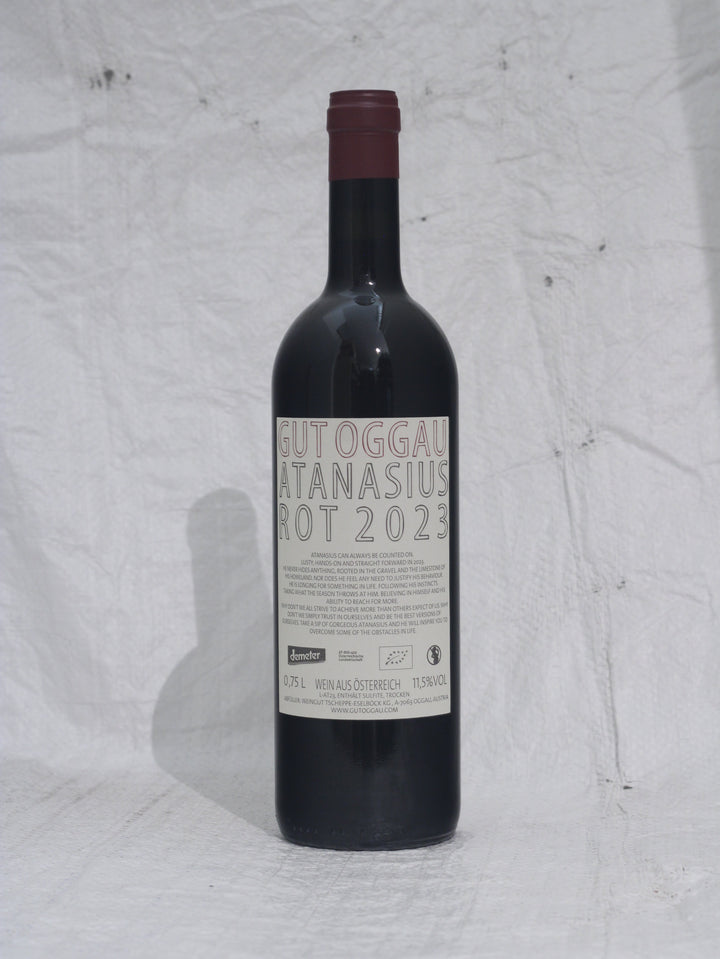 Gut Oggau Atanasius 2023 Flasche Hinteransicht – Biodynamischer Rotwein aus Zweigelt und Blaufränkisch Burgenland Österreich