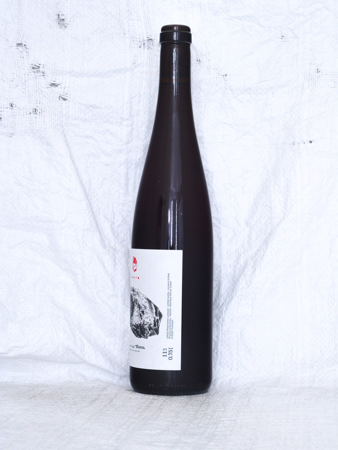 Detailansicht der Weinflasche Manna 2023 von Marto Wines – biologisch erzeugter Naturwein aus Deutschland.