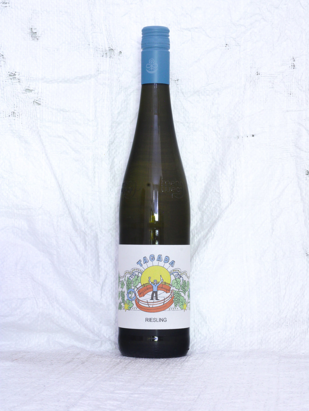 Produktansicht der Flasche Riesling Tagada NV von Matthias Hager. Ein unfiltrierter Kamptaler Naturwein aus 100% Riesling-Trauben mit biologisch-dynamischer Demeter-Zertifizierung in der Mehrweg Weinflasche.