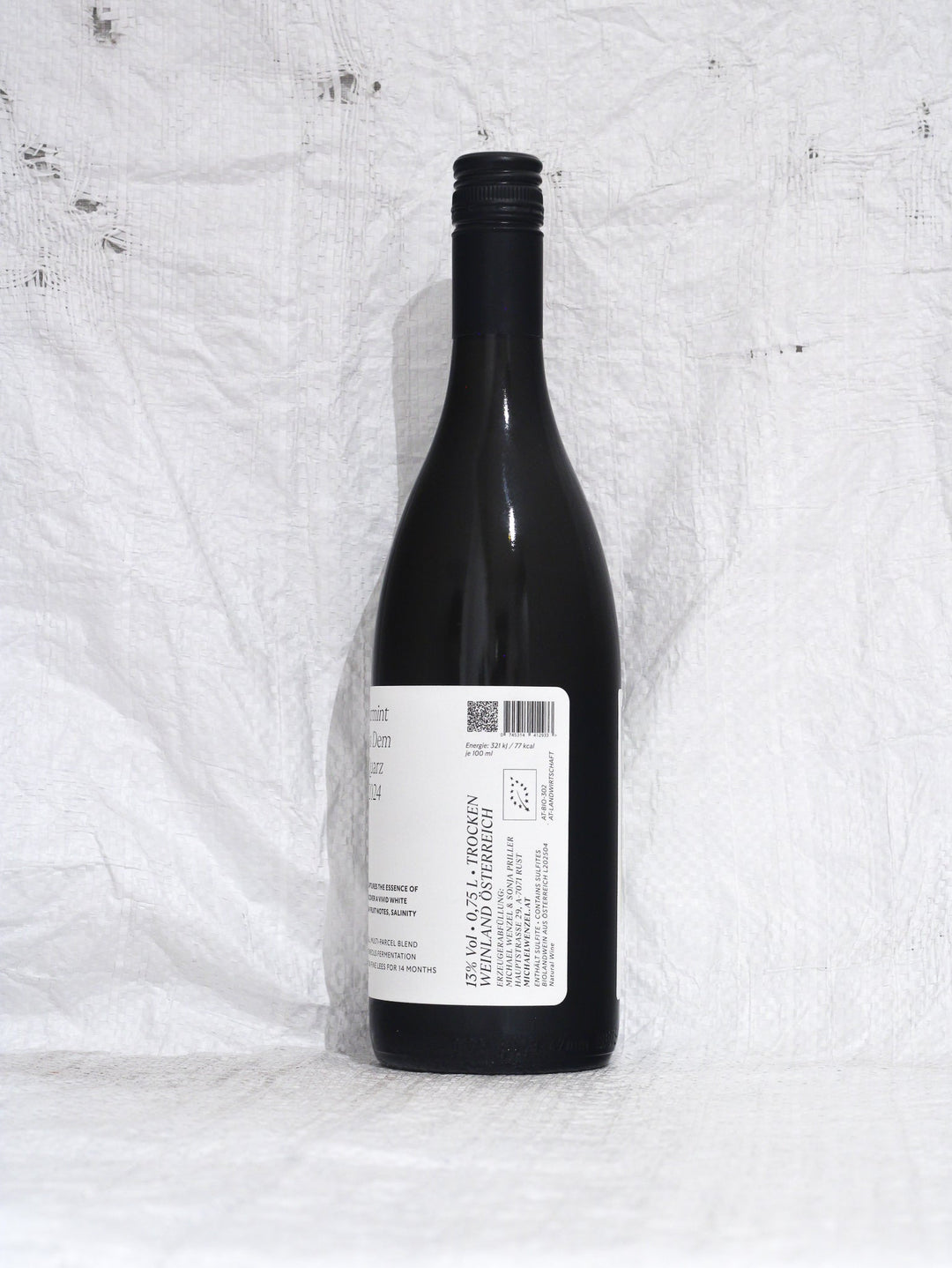 Rücketikett des Furmint aus dem Quarz 2024 von Michael Wenzel. Enthält Angaben zur Bio-Zertifizierung, dem Alkoholgehalt, der Herkunft aus dem Burgenland und Abfüllung im Weingut in Rust.