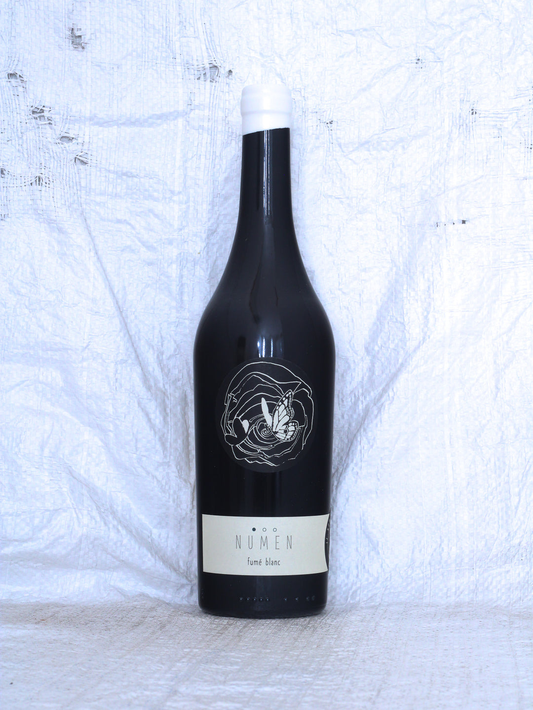 Numen Fumé Blanc 2024 von Johannes Zillinger aus dem Weinviertel – Bio Naturwein aus Sauvignon Blanc, Vorderansicht der Weinflasche.