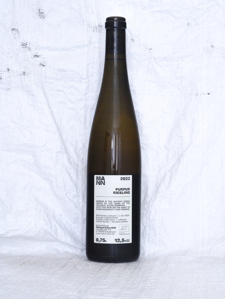 Riesling Purpur 2023 von Andi Mann – Bio Riesling aus Rheinhessen in Deutschland mit Etikett.