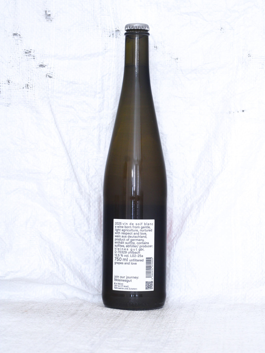 Detailansicht der Weinflasche Vin de Soif Blanc 2025 von kleines gut – biologisch erzeugter Weißwein aus Deutschland.
