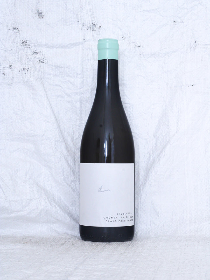 Grüner Veltliner ErdeLuftGras 2025 von Claus Preisinger aus Gols im Burgenland – biodynamischer Bio Weißwein, Vorderansicht der Weinflasche.