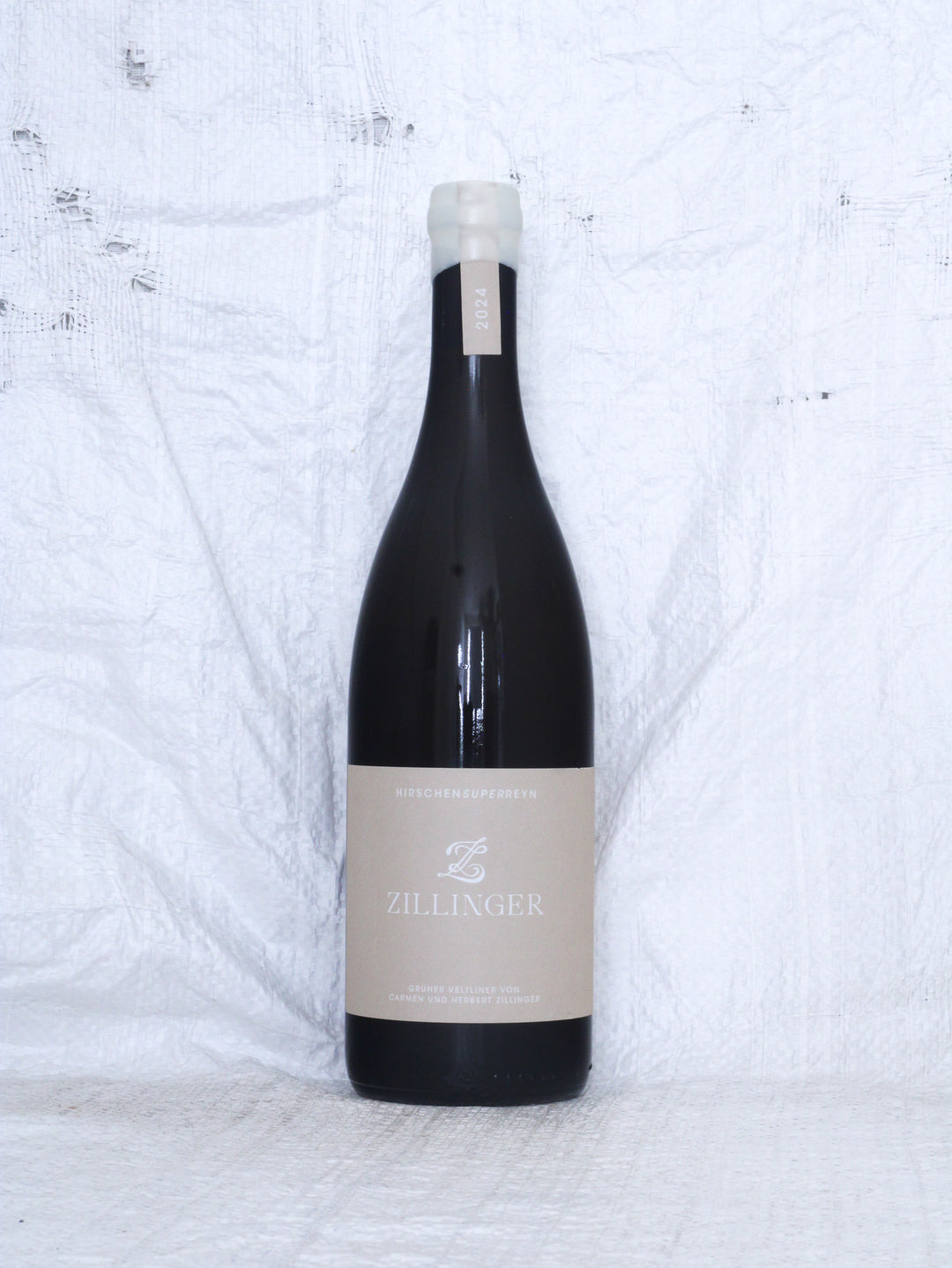 Hirschensuperreyn Grüner Veltliner 2024 von Herbert Zillinger aus dem Weinviertel – biodynamischer Bio Naturwein, Vorderansicht der Weinflasche.