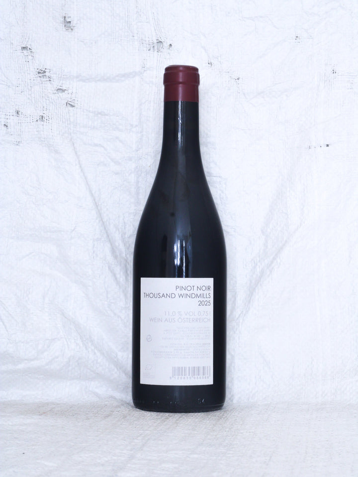 Rücketikett des Pinot Noir Thousand Windmills 2025 von Claus Preisinger aus dem Burgenland.