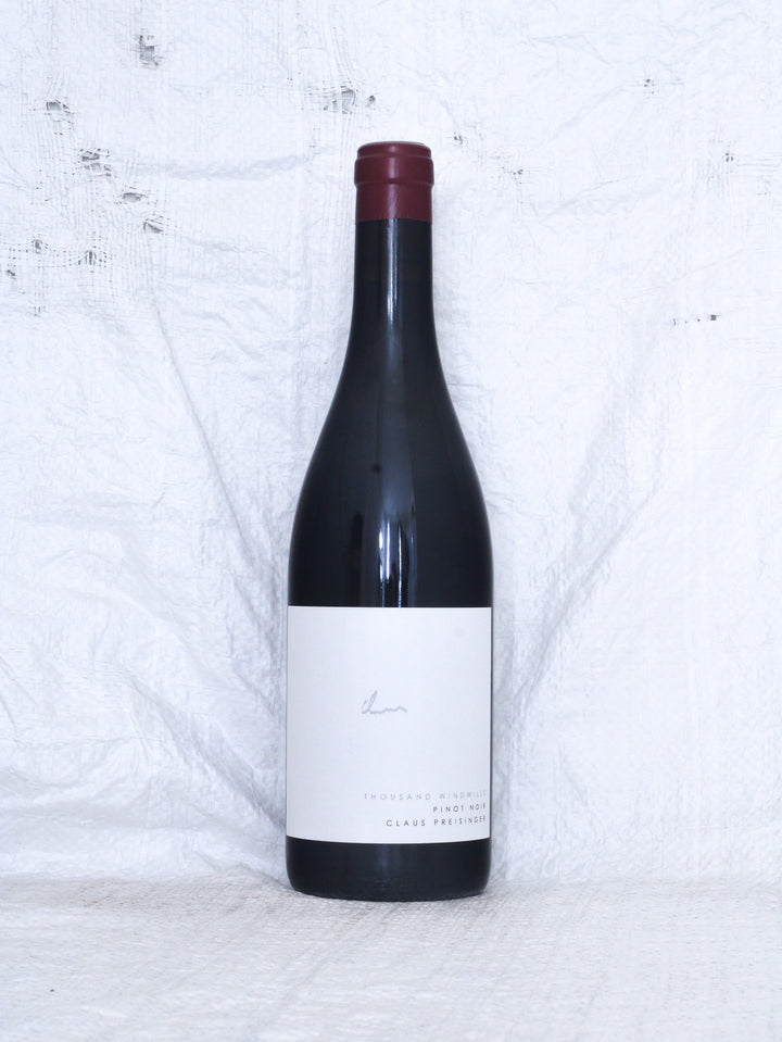 Pinot Noir Thousand Windmills 2025 von Claus Preisinger aus Gols im Burgenland – biodynamischer Bio Rotwein, Vorderansicht der Weinflasche.