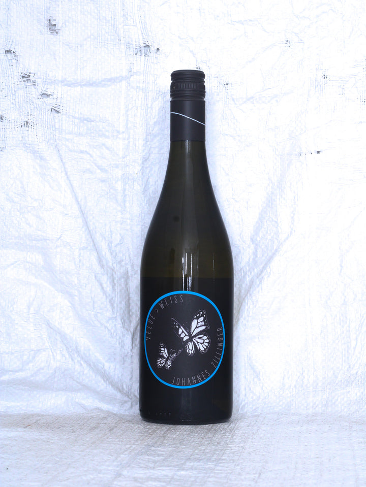 Velue Weiß 2025 von Johannes Zillinger aus dem Weinviertel – Bio Naturwein aus Riesling, Grüner Veltliner und Gelbem Muskateller, Vorderansicht der Weinflasche.